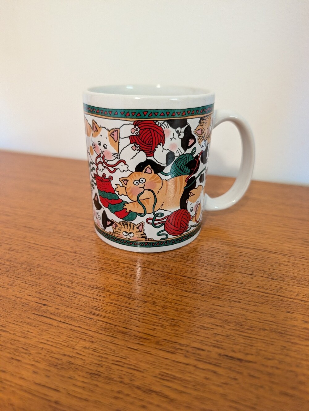 Vintage 80-90s Cat Christmas Coffee Cup Mug Noteworthy Retro Kitten Ceramic Vtg
